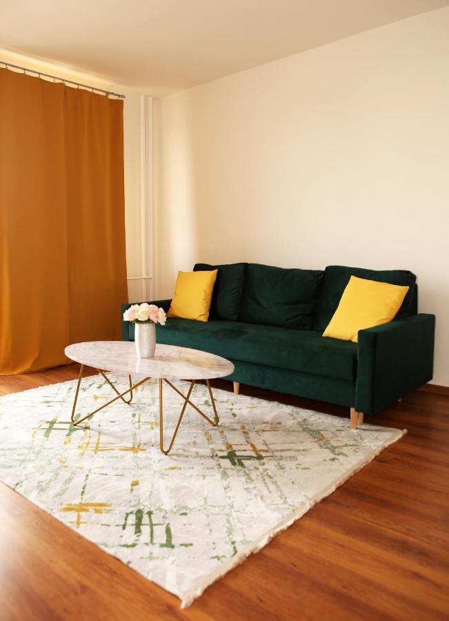 New Colorful Apartment With Big Balcony Bratislava Exteriör bild