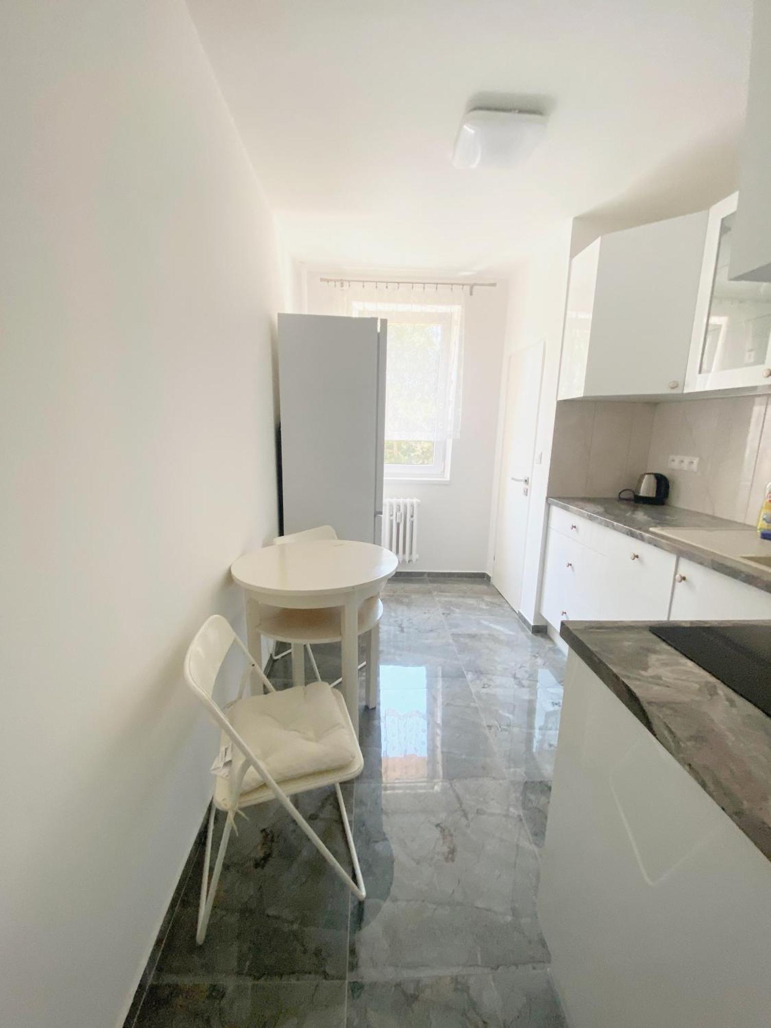 New Colorful Apartment With Big Balcony Bratislava Exteriör bild